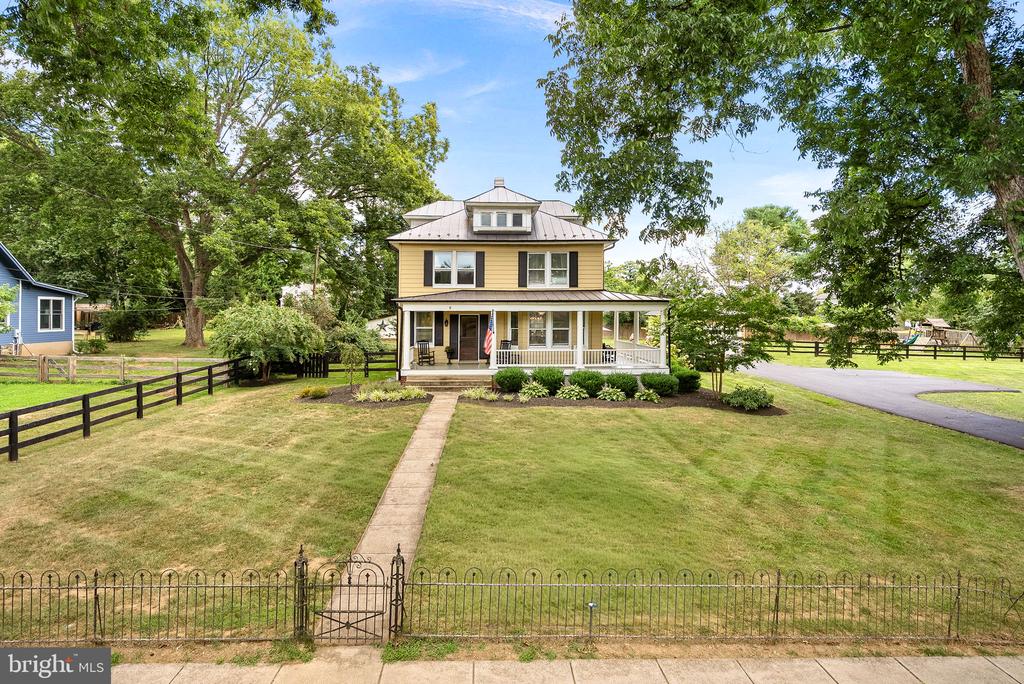 9 N LOCUST STREET