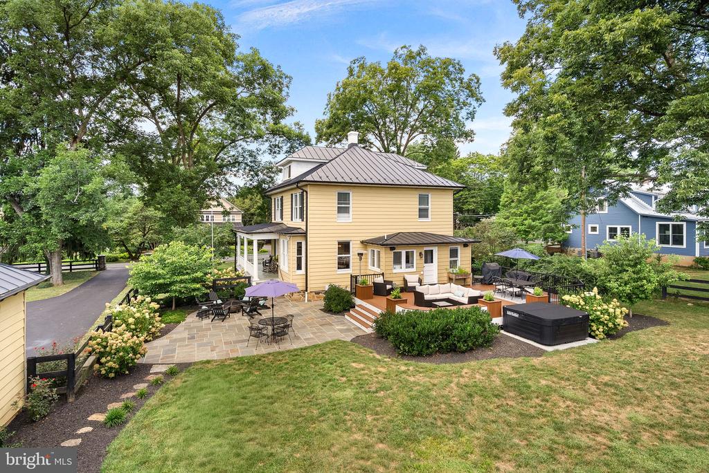 9 N LOCUST STREET