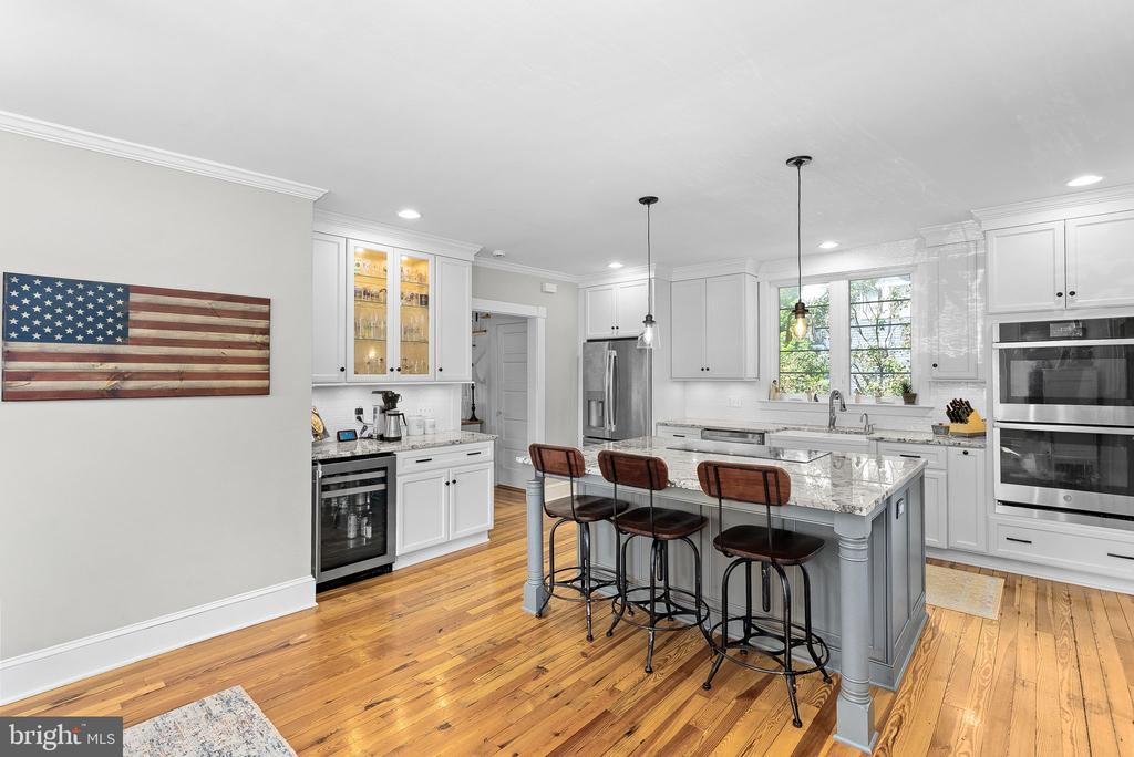 9 N LOCUST STREET