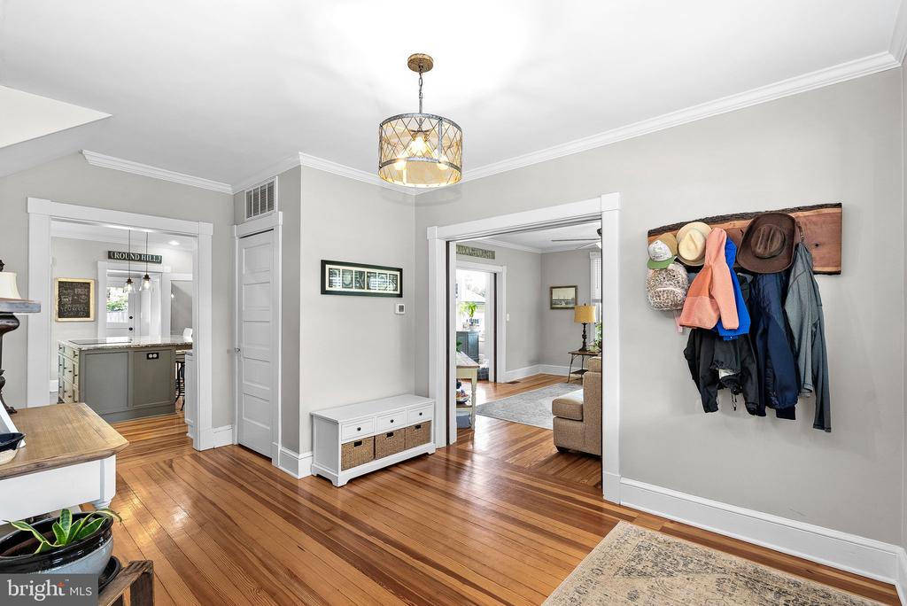 9 N LOCUST STREET
