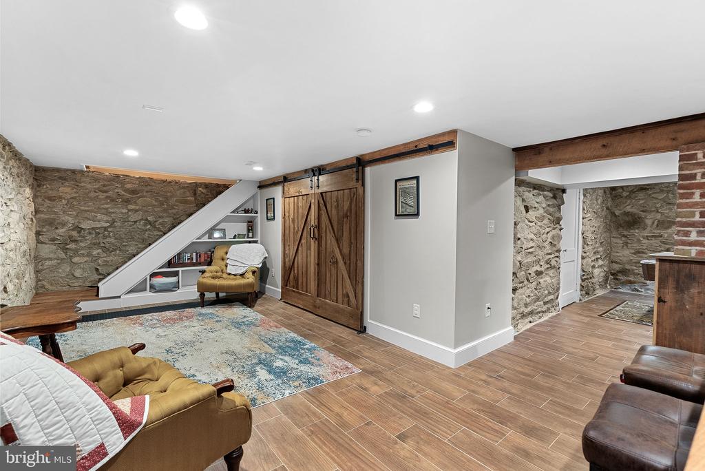 9 N LOCUST STREET