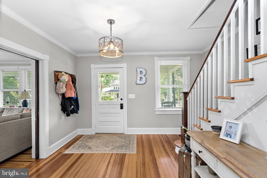 9 N LOCUST STREET