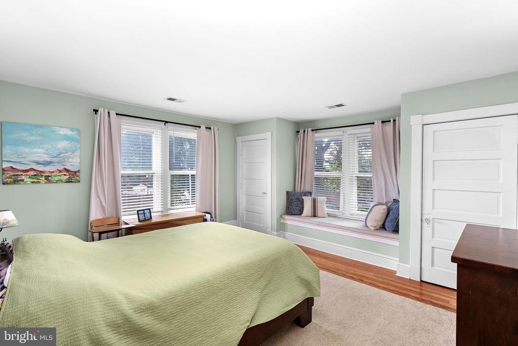 9 N LOCUST STREET