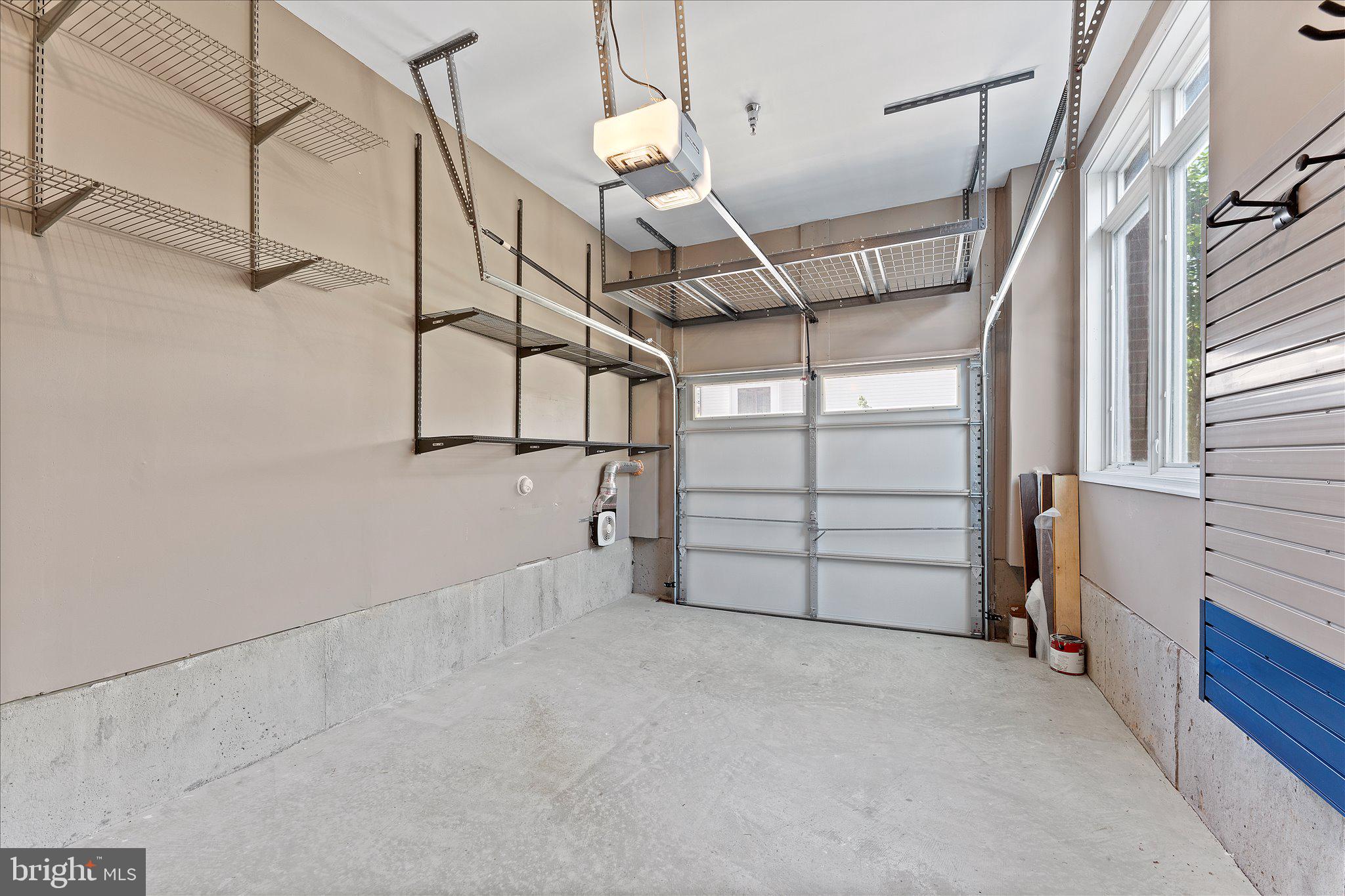1000 RIBBON LIMESTONE TERRACE SE