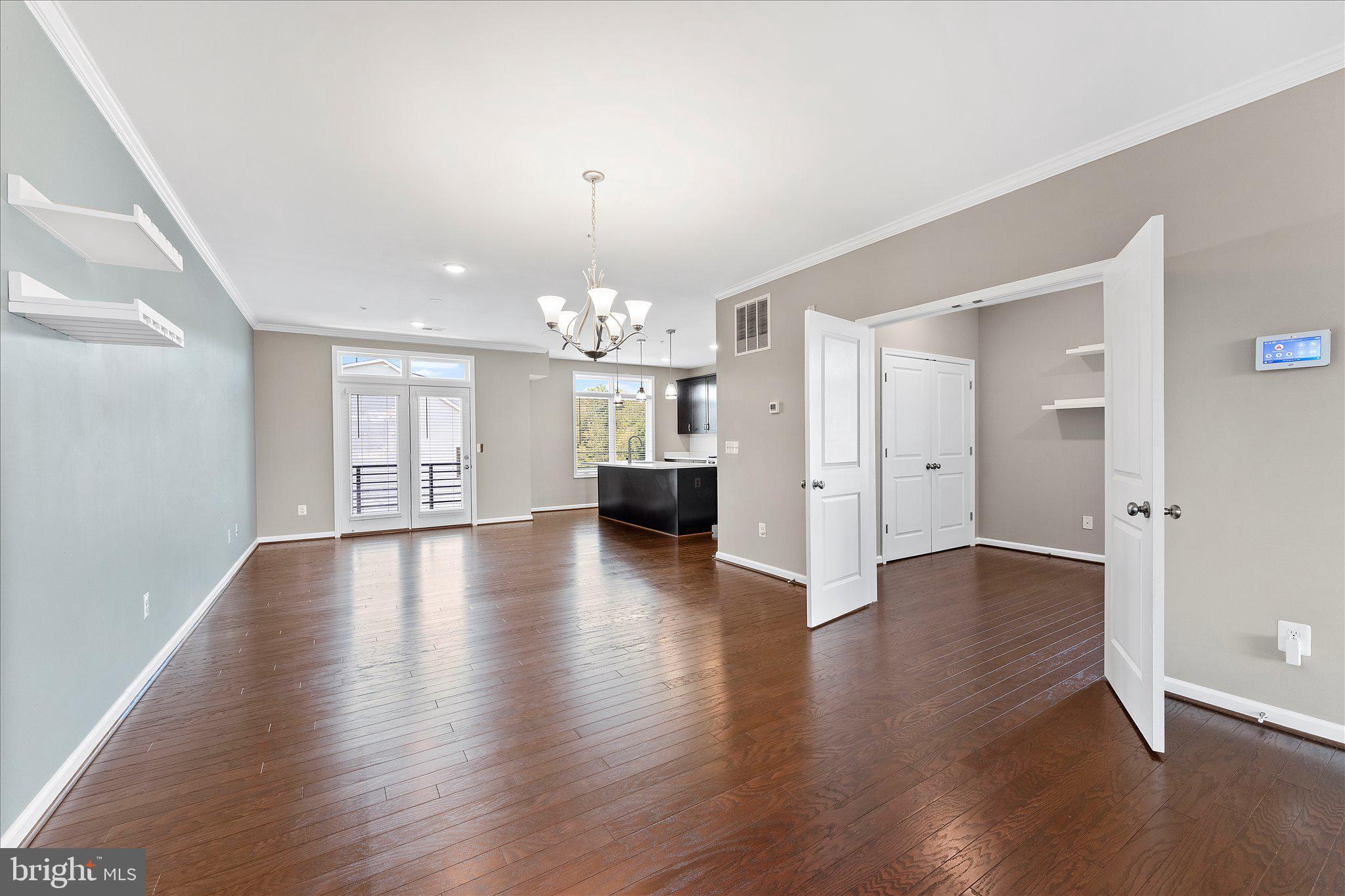 1000 RIBBON LIMESTONE TERRACE SE