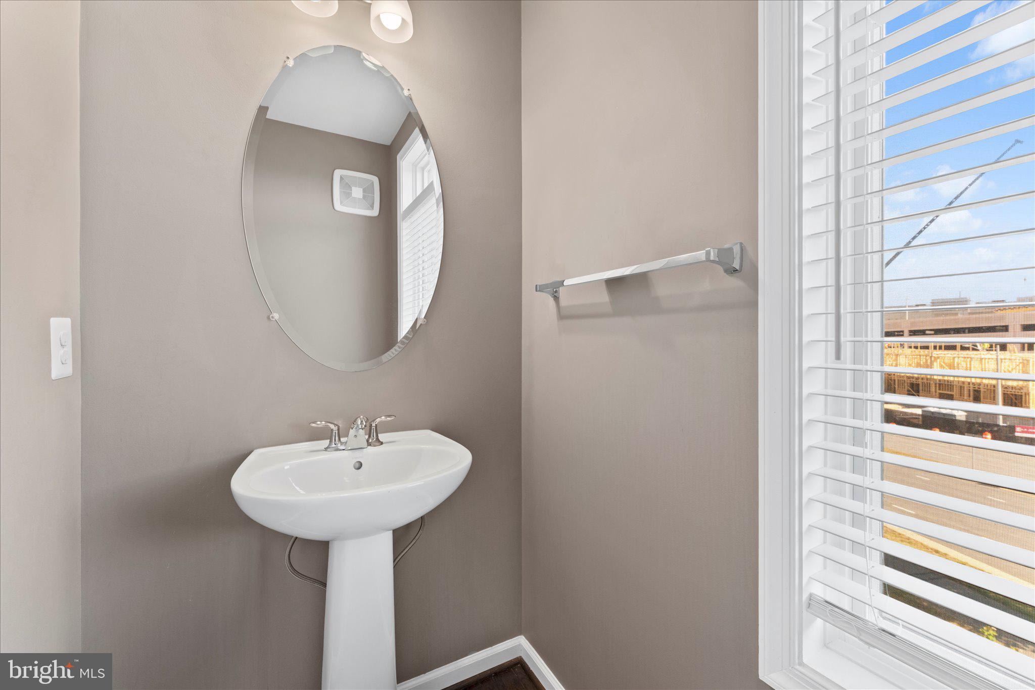 1000 RIBBON LIMESTONE TERRACE SE