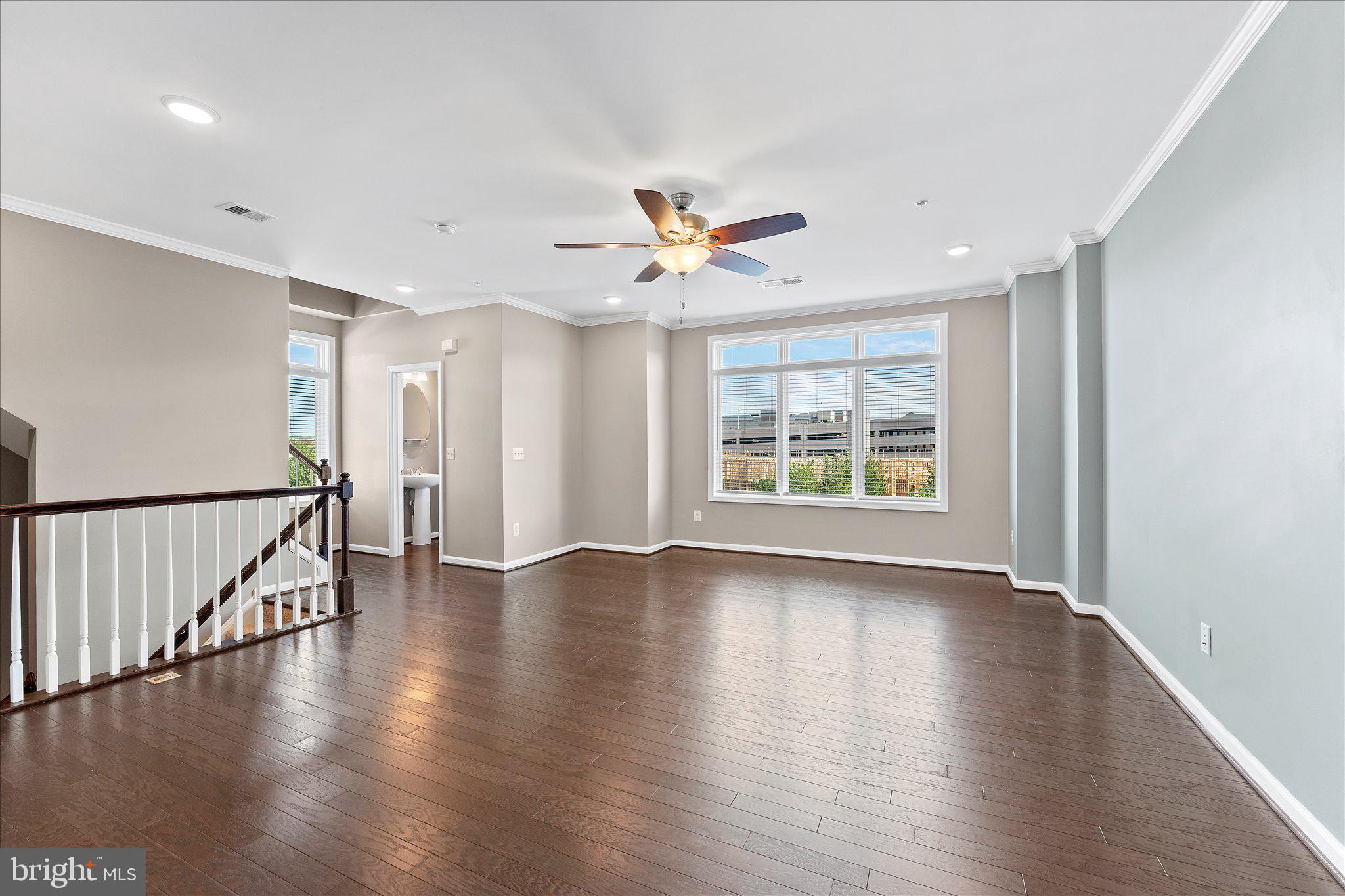 1000 RIBBON LIMESTONE TERRACE SE