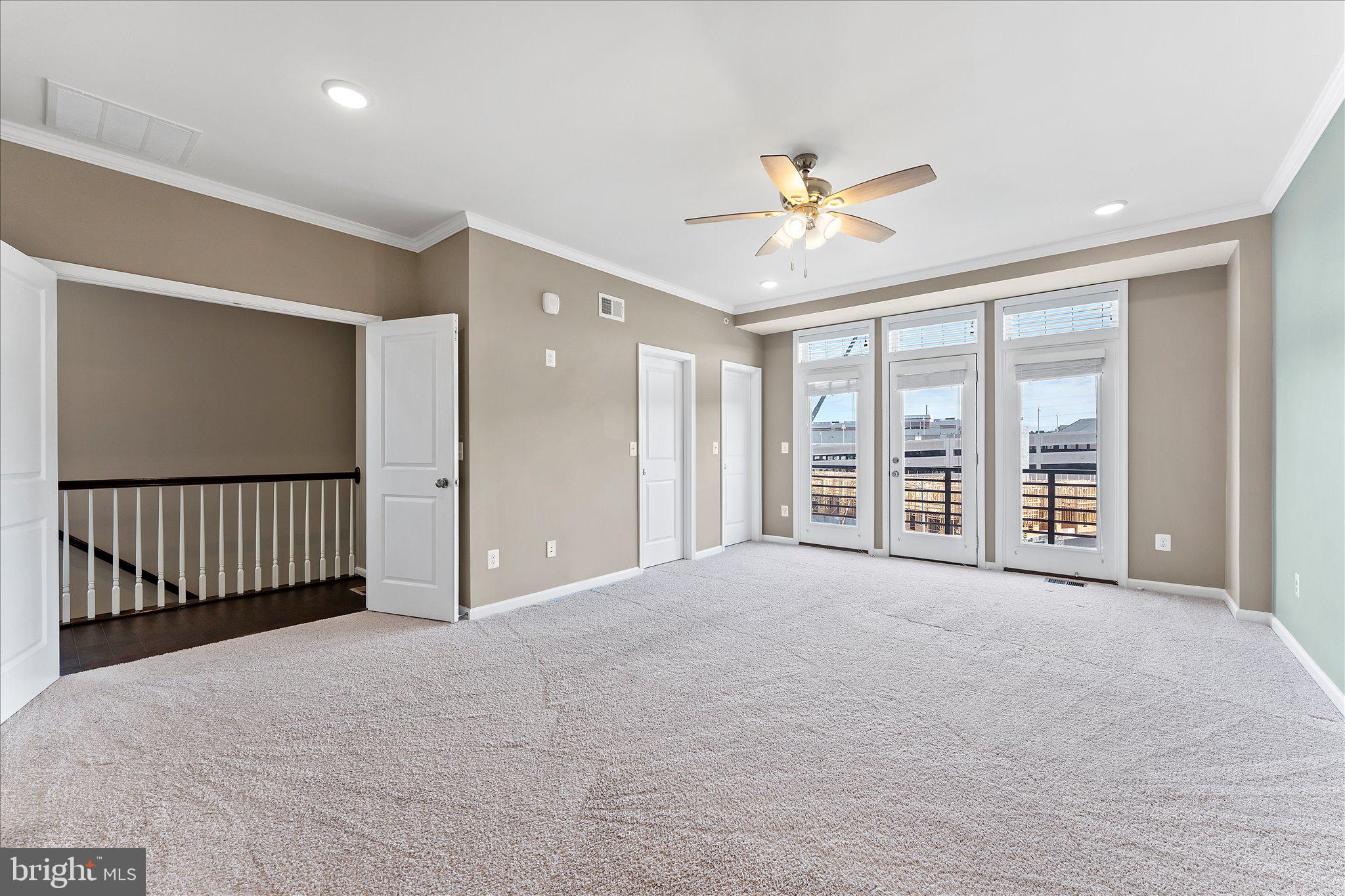 1000 RIBBON LIMESTONE TERRACE SE