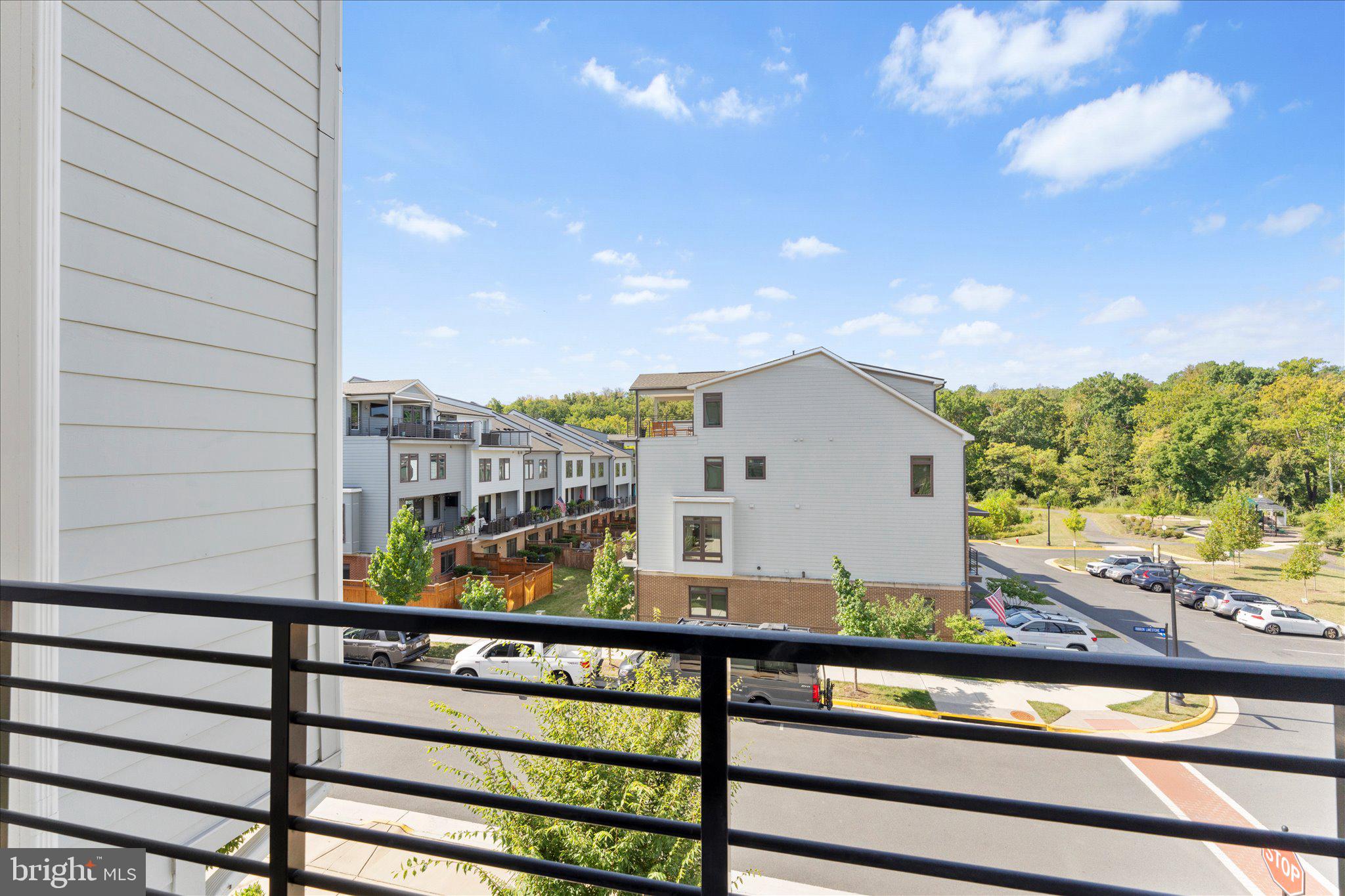 1000 RIBBON LIMESTONE TERRACE SE