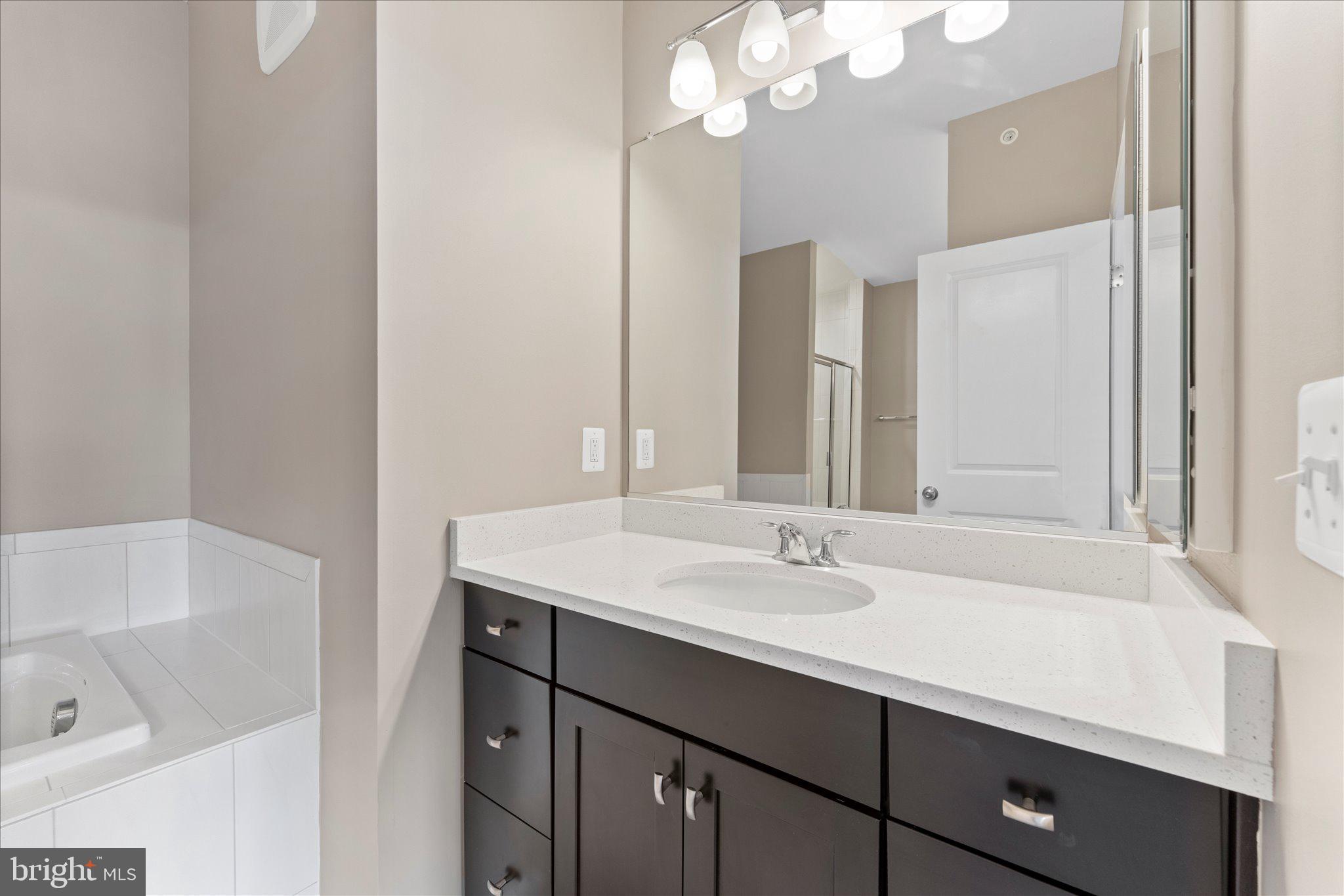 1000 RIBBON LIMESTONE TERRACE SE