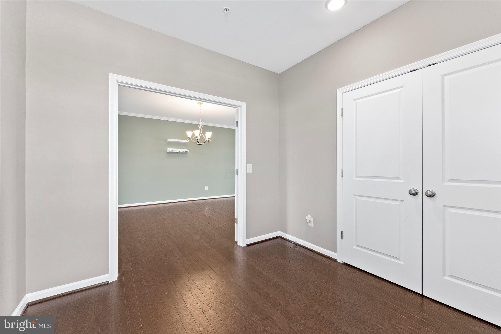 1000 RIBBON LIMESTONE TERRACE SE