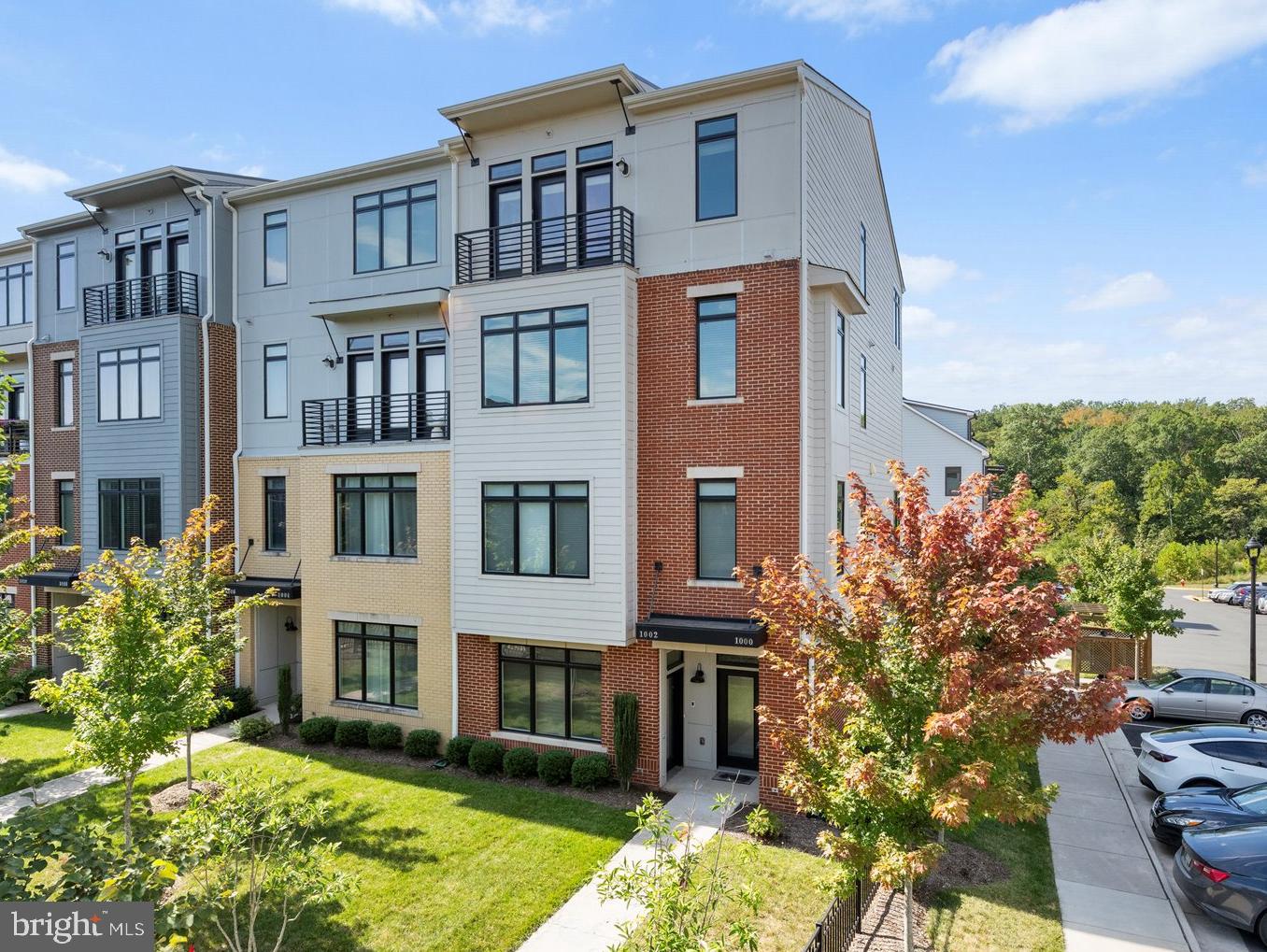 1000 RIBBON LIMESTONE TERRACE SE