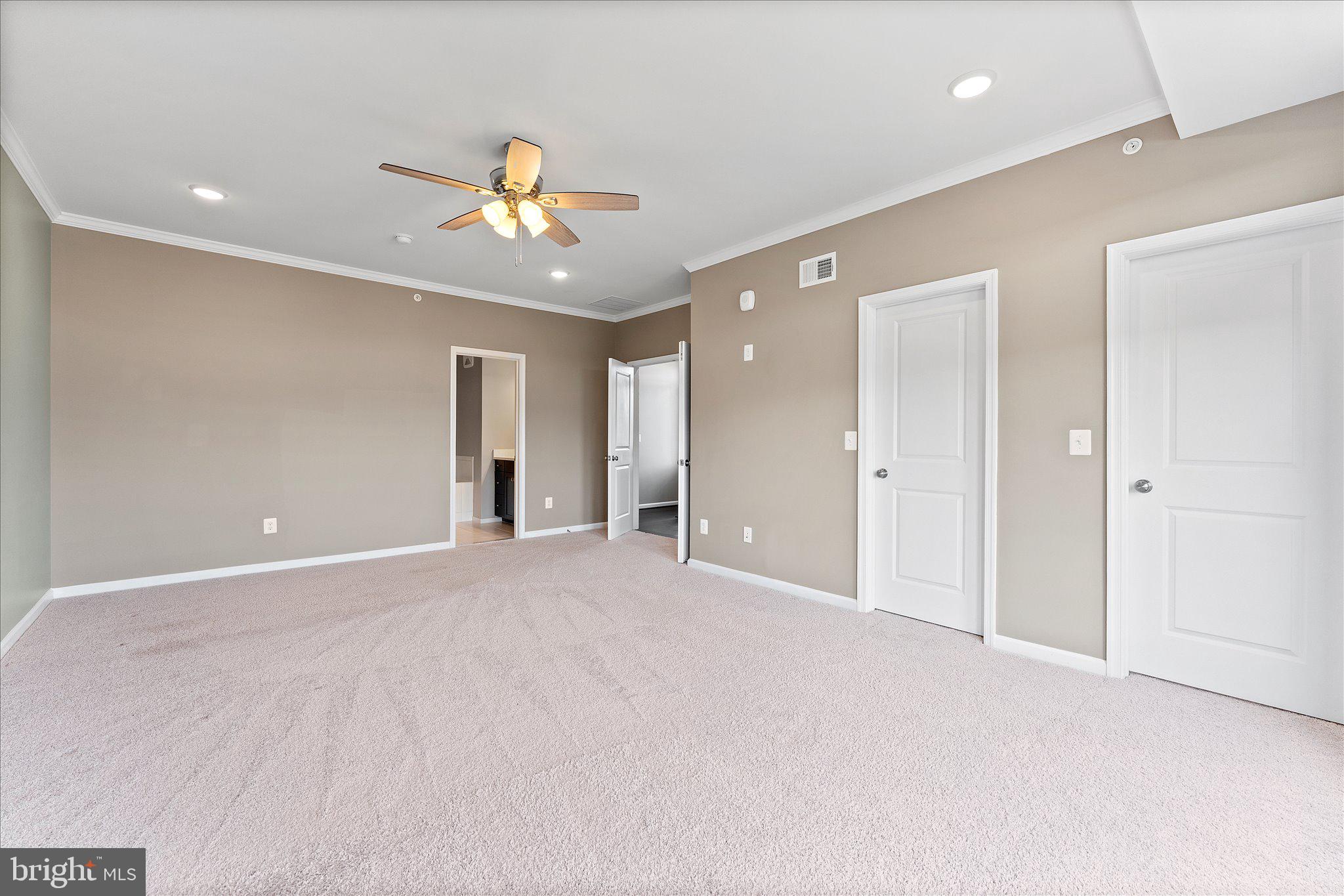 1000 RIBBON LIMESTONE TERRACE SE