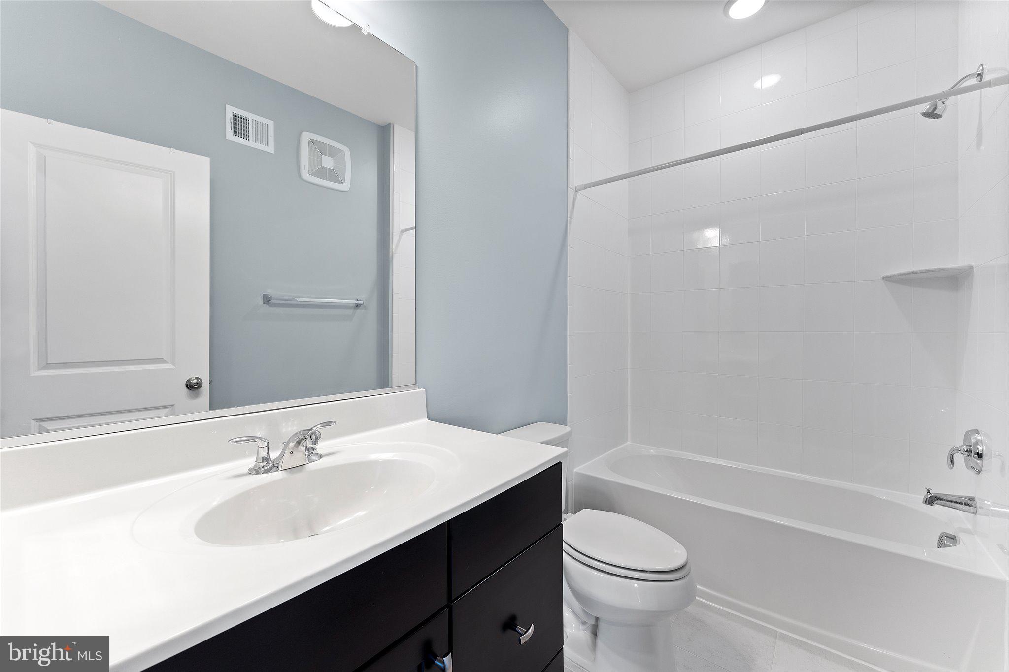 1000 RIBBON LIMESTONE TERRACE SE