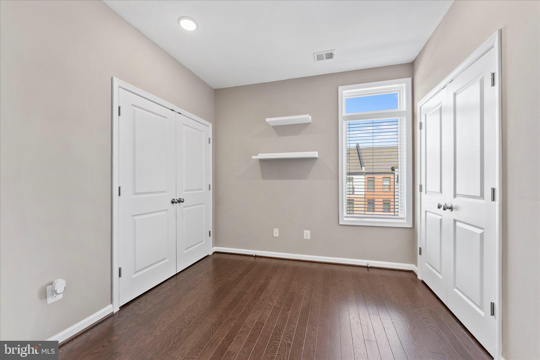 1000 RIBBON LIMESTONE TERRACE SE