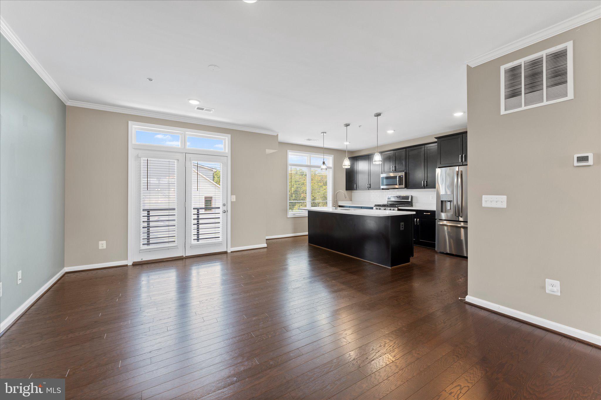1000 RIBBON LIMESTONE TERRACE SE