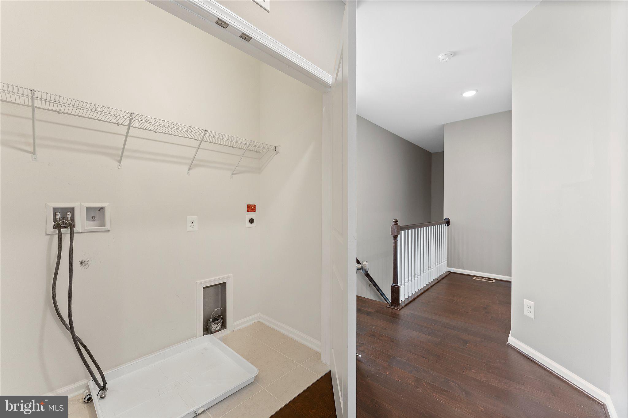 1000 RIBBON LIMESTONE TERRACE SE
