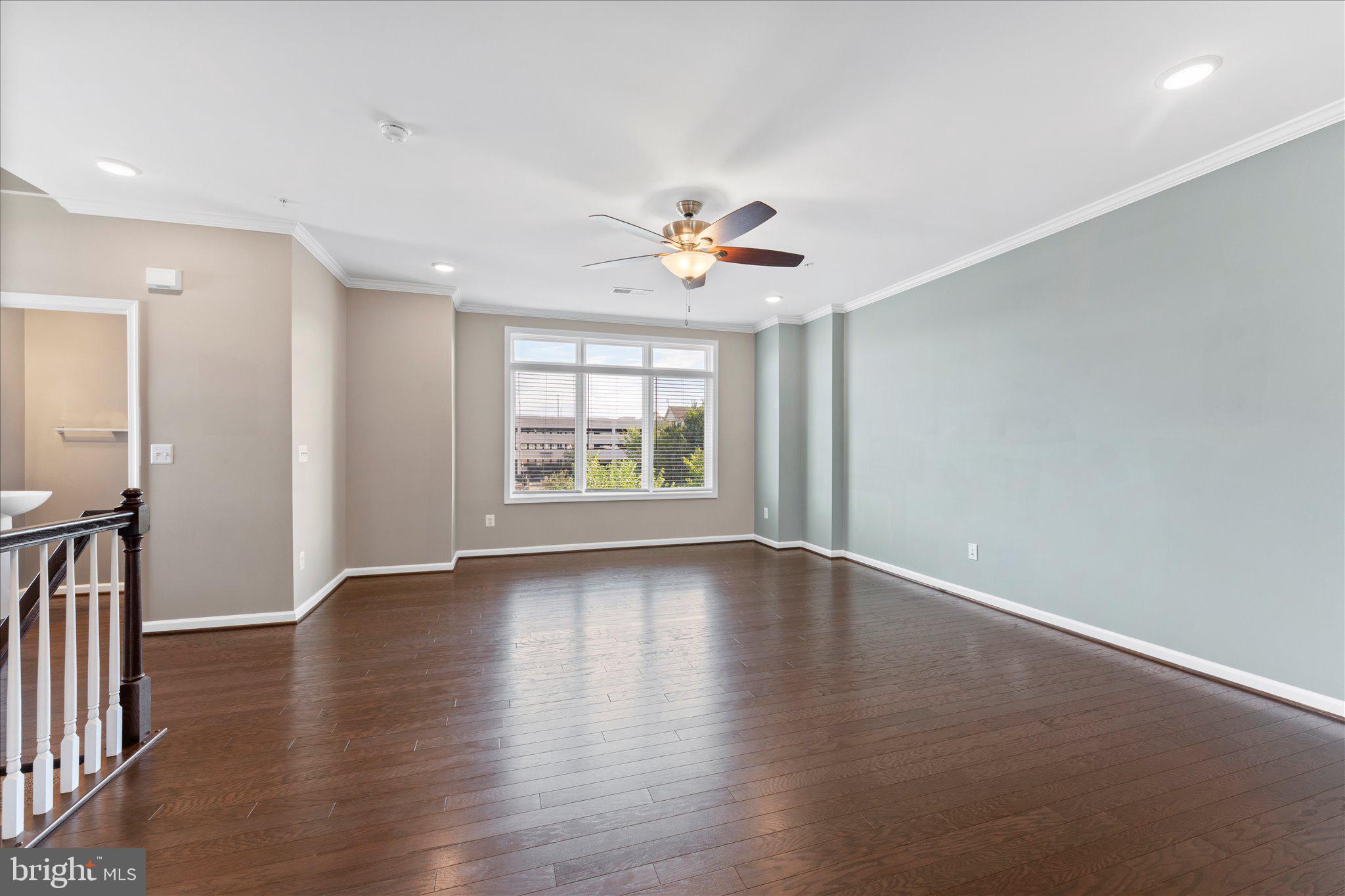 1000 RIBBON LIMESTONE TERRACE SE