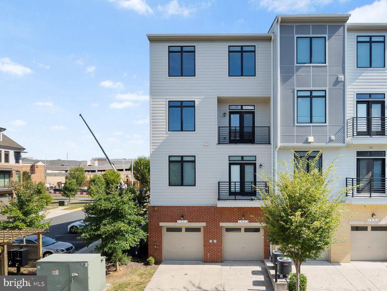 1000 RIBBON LIMESTONE TERRACE SE