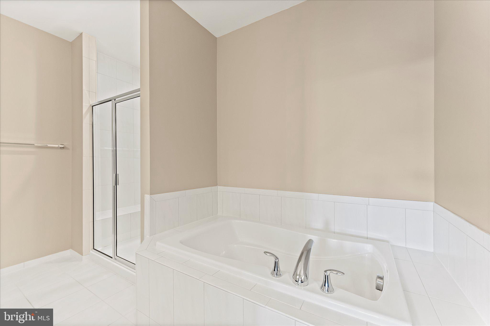 1000 RIBBON LIMESTONE TERRACE SE