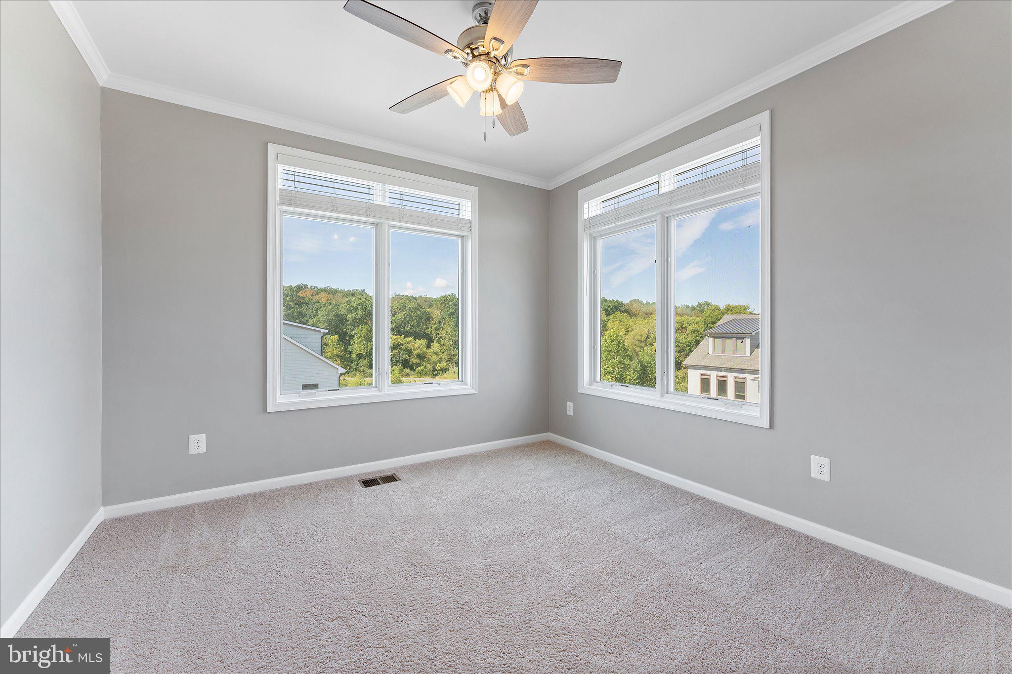 1000 RIBBON LIMESTONE TERRACE SE