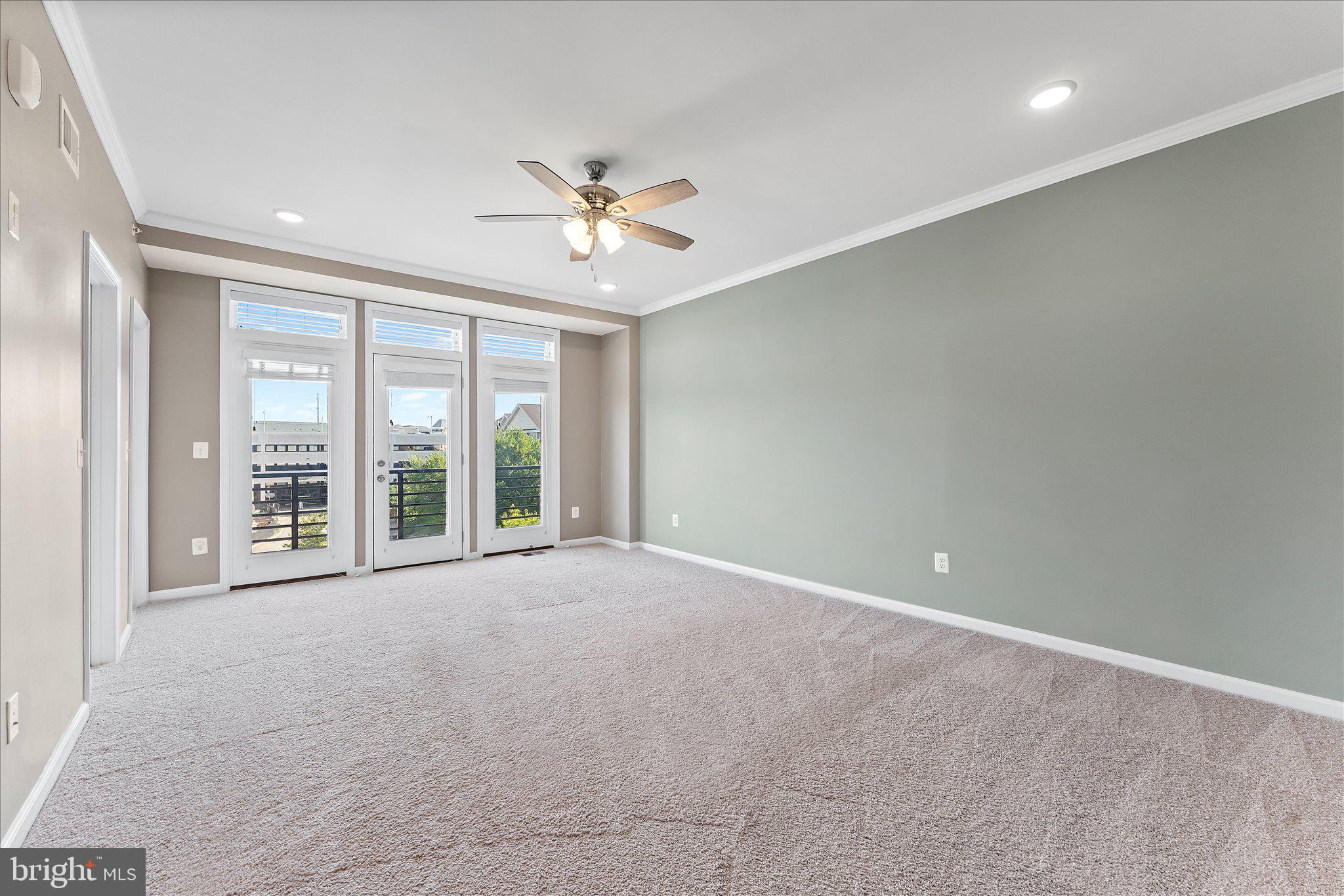 1000 RIBBON LIMESTONE TERRACE SE