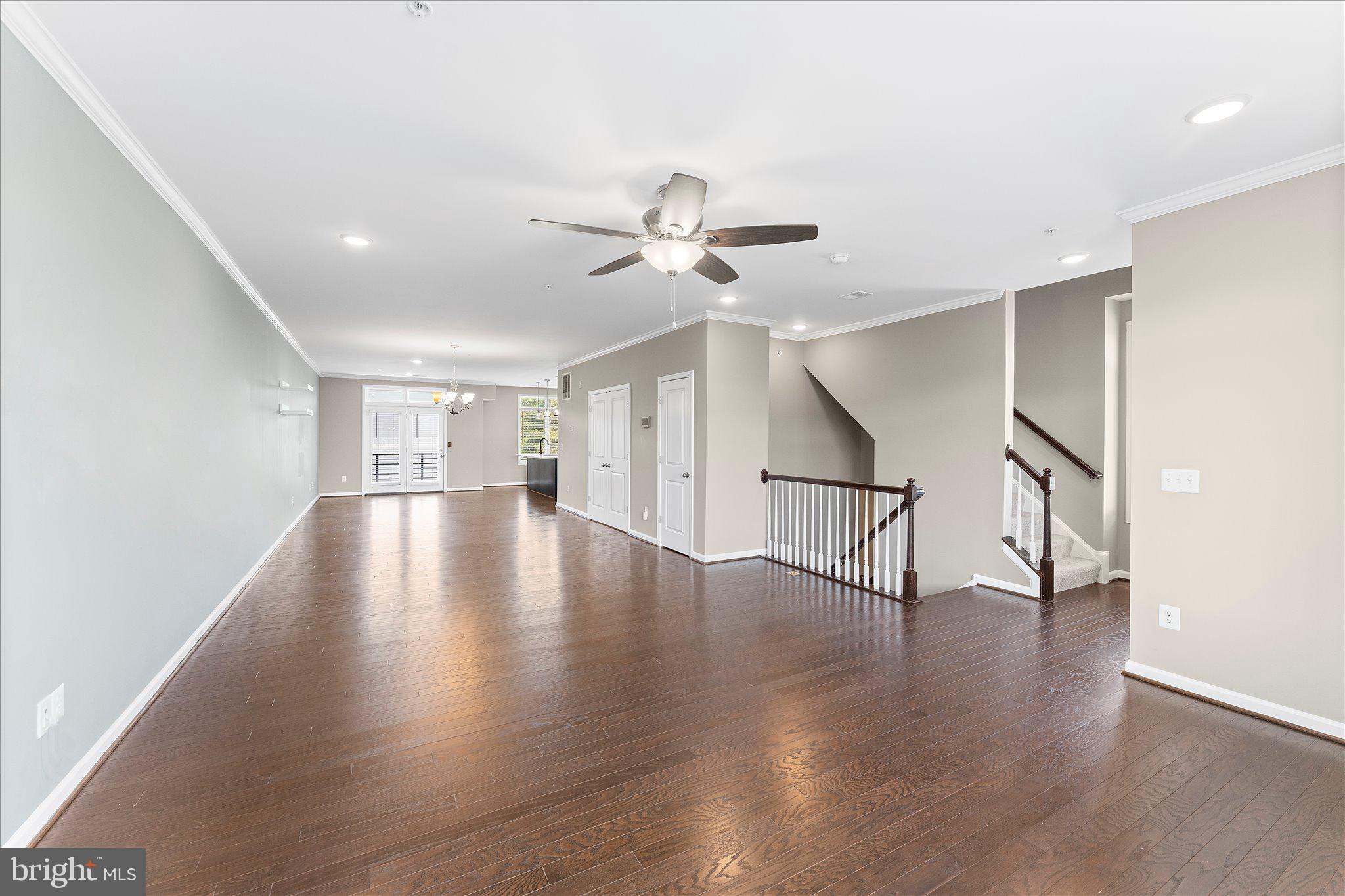 1000 RIBBON LIMESTONE TERRACE SE