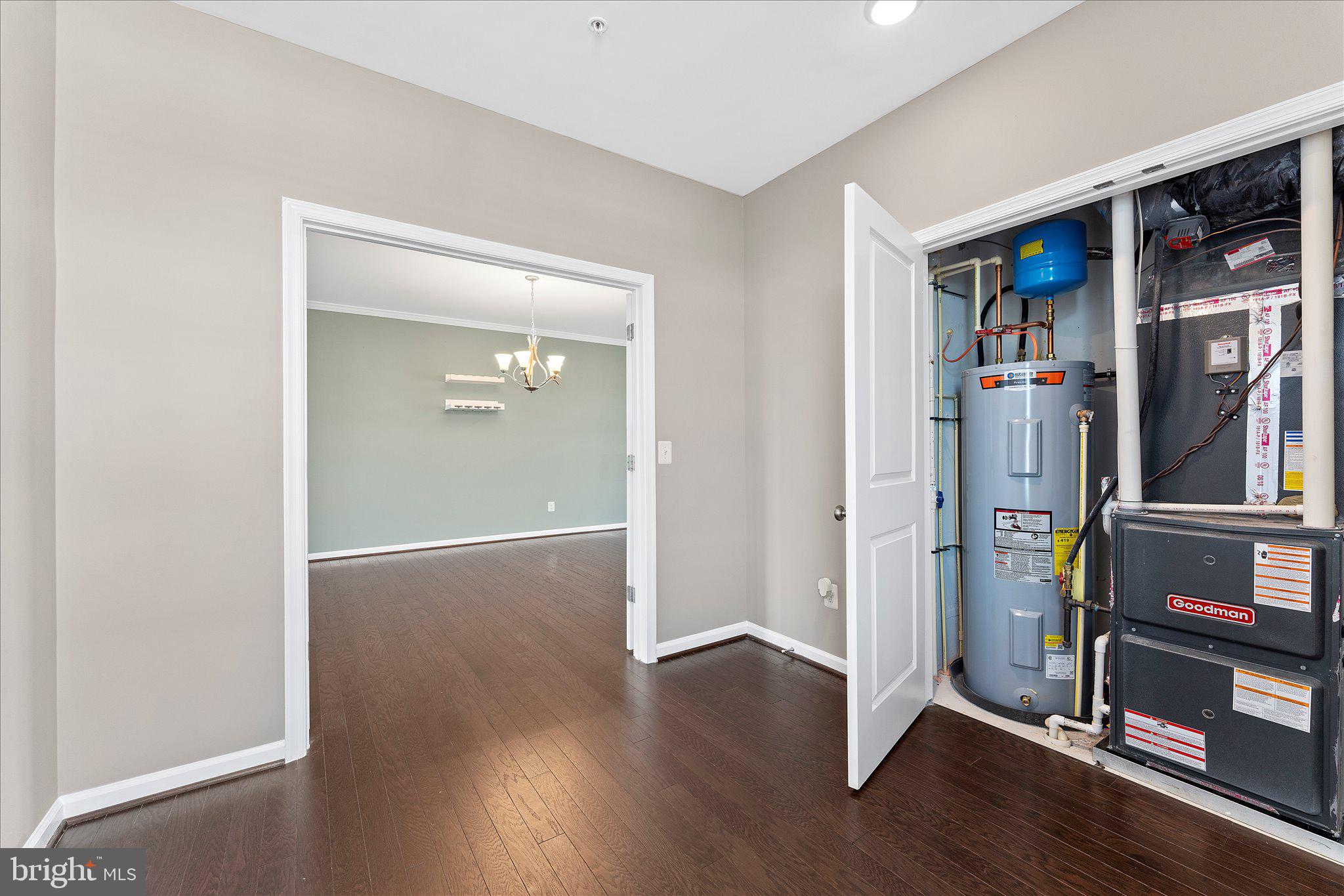 1000 RIBBON LIMESTONE TERRACE SE