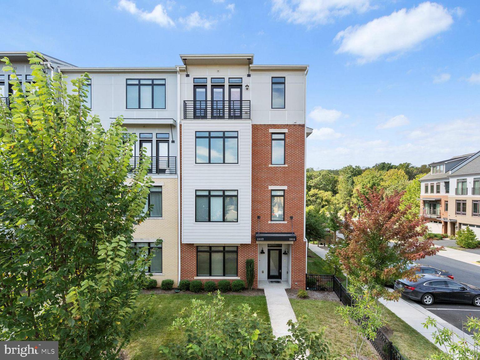 1000 RIBBON LIMESTONE TERRACE SE