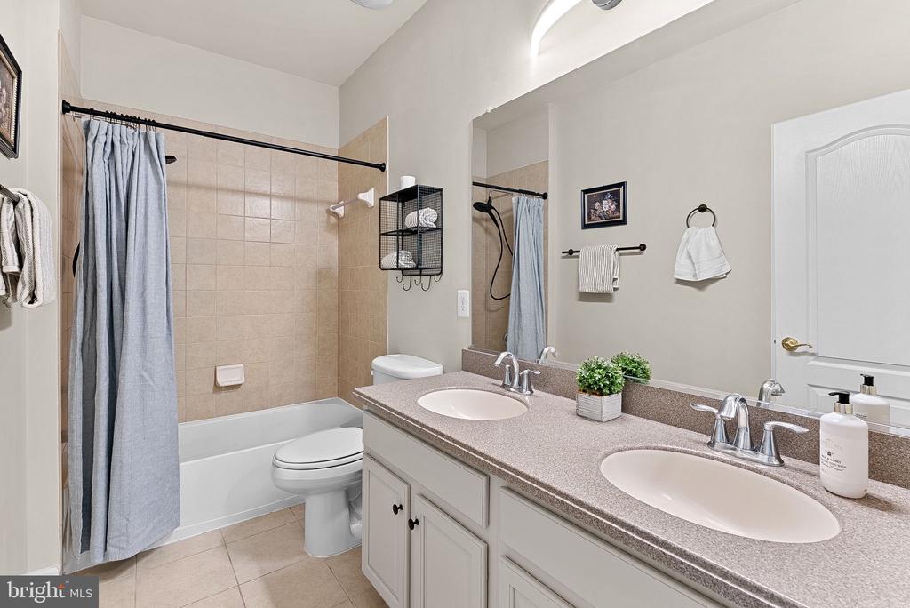 44397 ADARE MANOR SQUARE