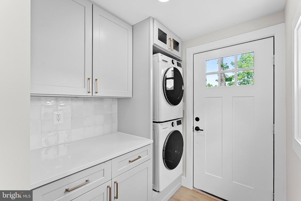 321 W J STREET