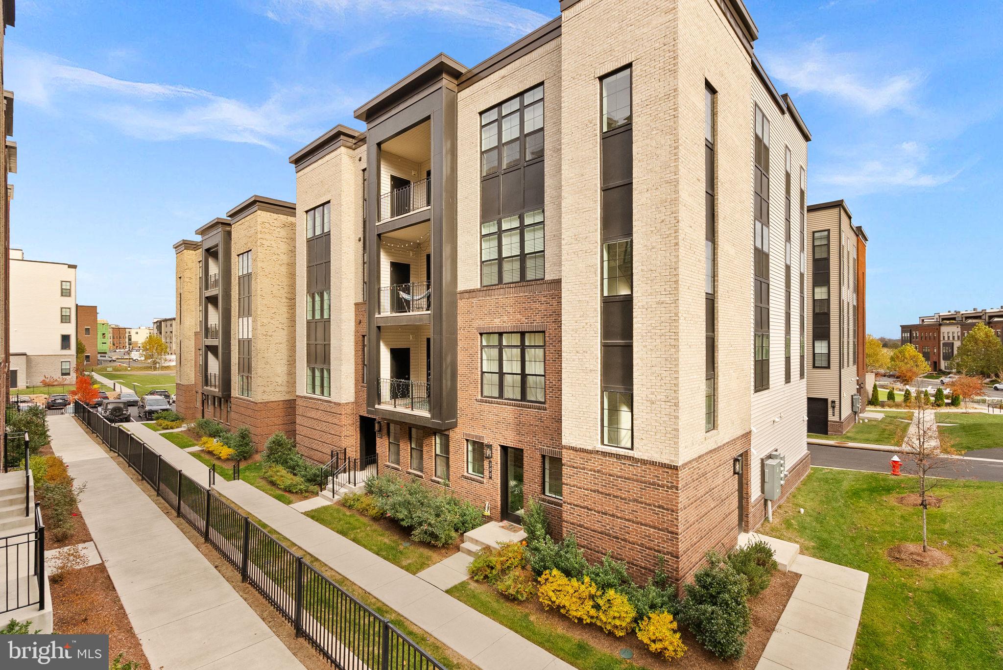 22171 SPRINGSIDE TERRACE 400