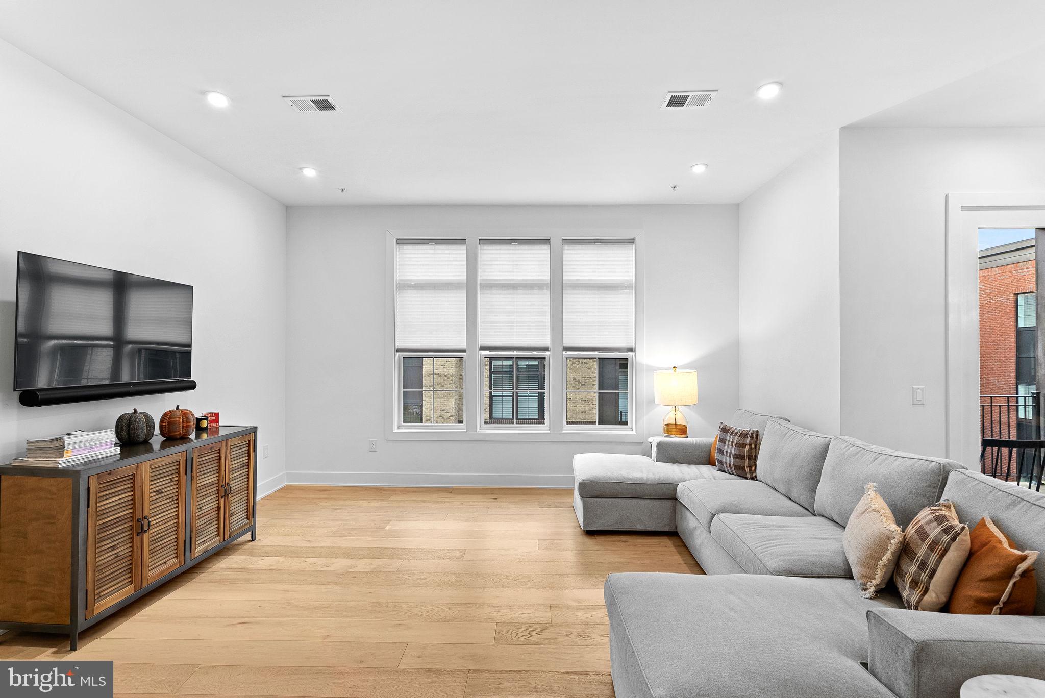 22171 SPRINGSIDE TERRACE 400