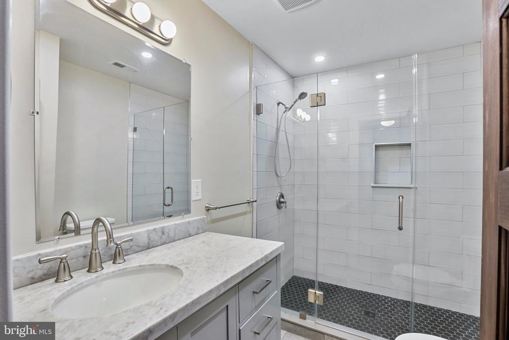 200 S ORCHARD DRIVE