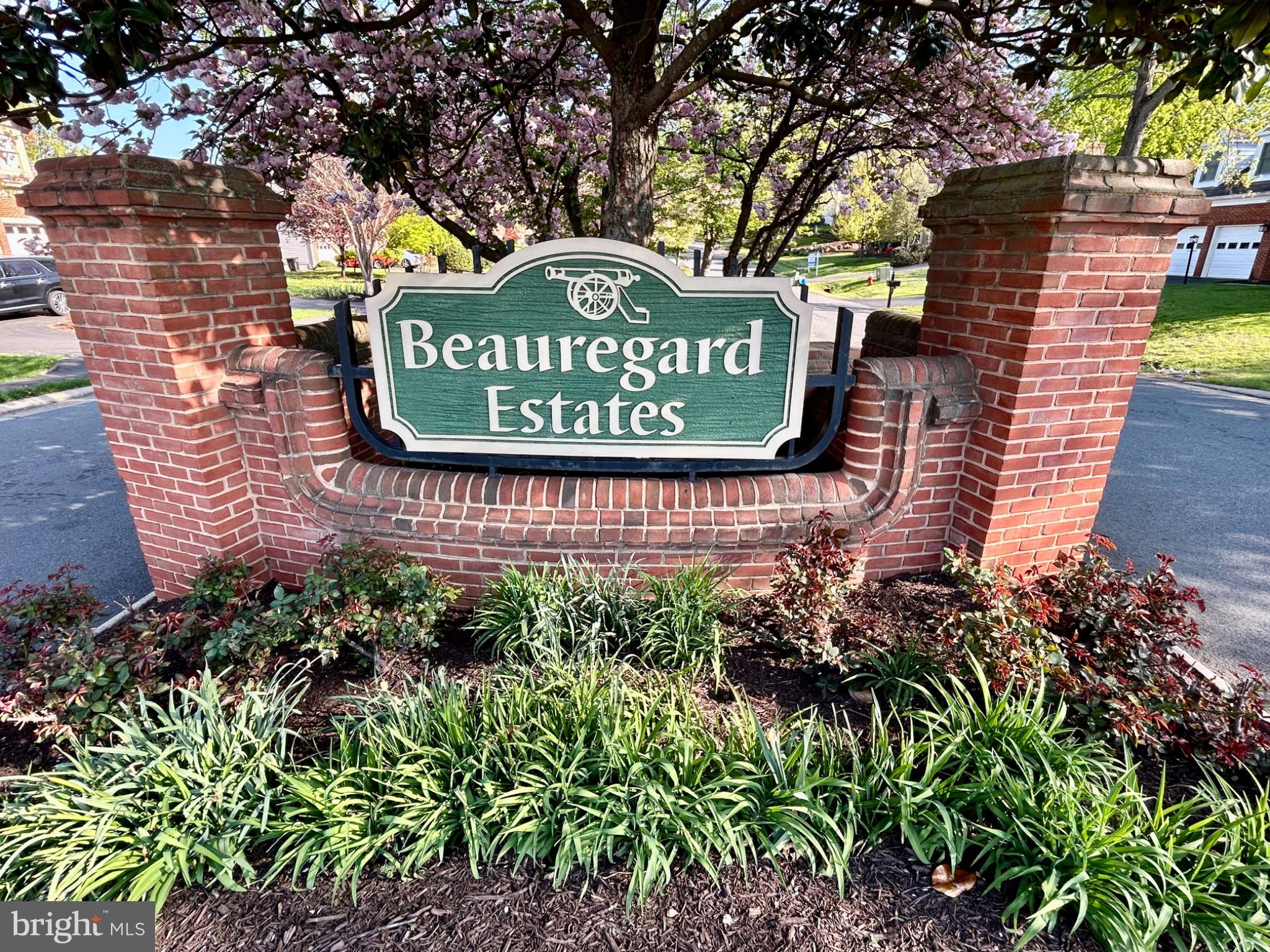 619 BEAUREGARD DRIVE SE