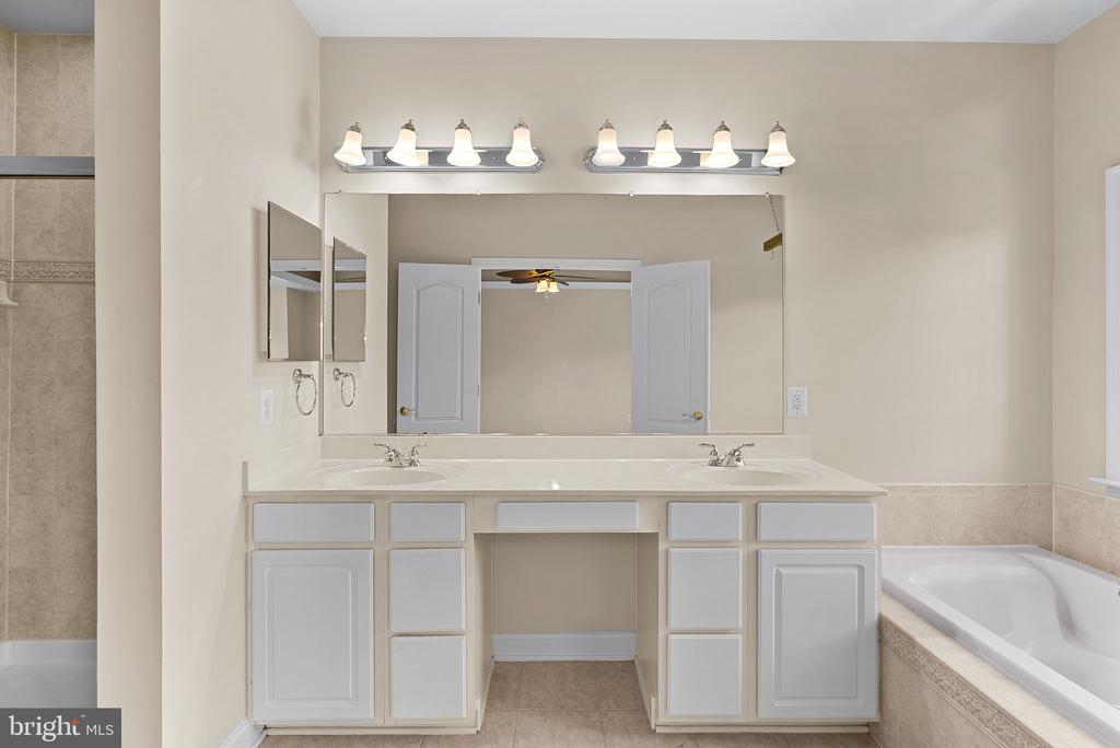 43804 LEES MILL SQUARE