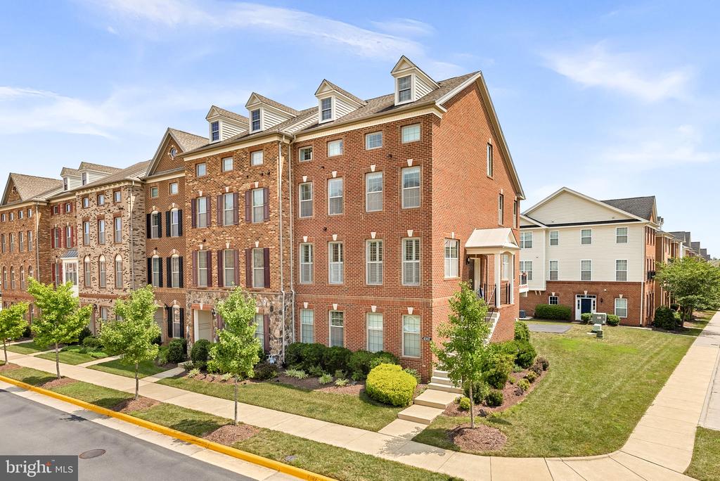 43117 SHORE SQUARE