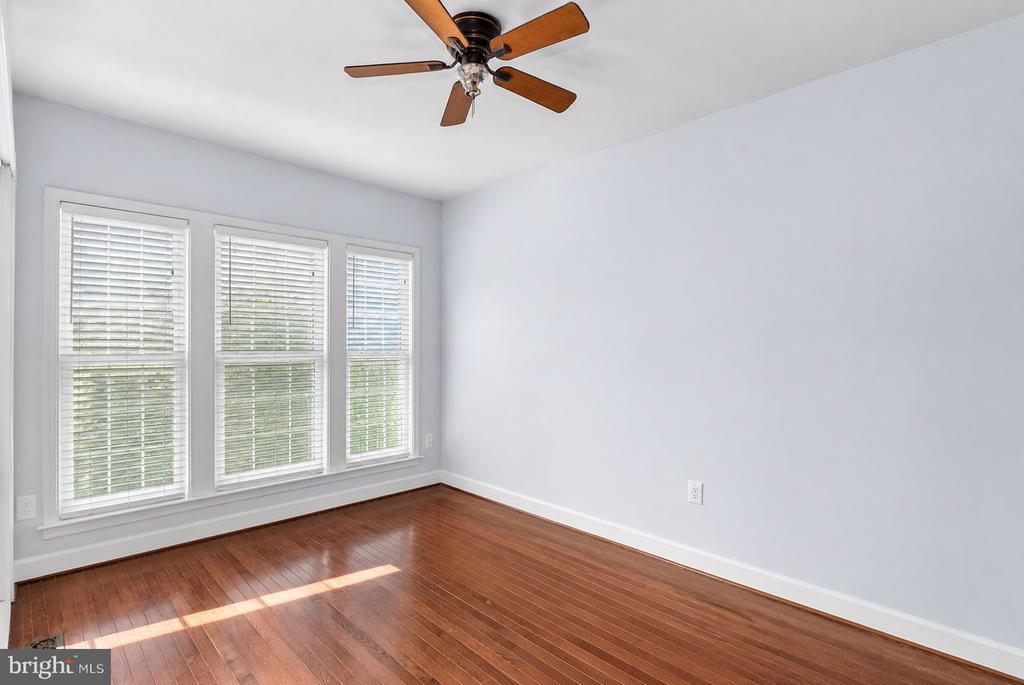 211 GREAT LAUREL SQUARE SE
