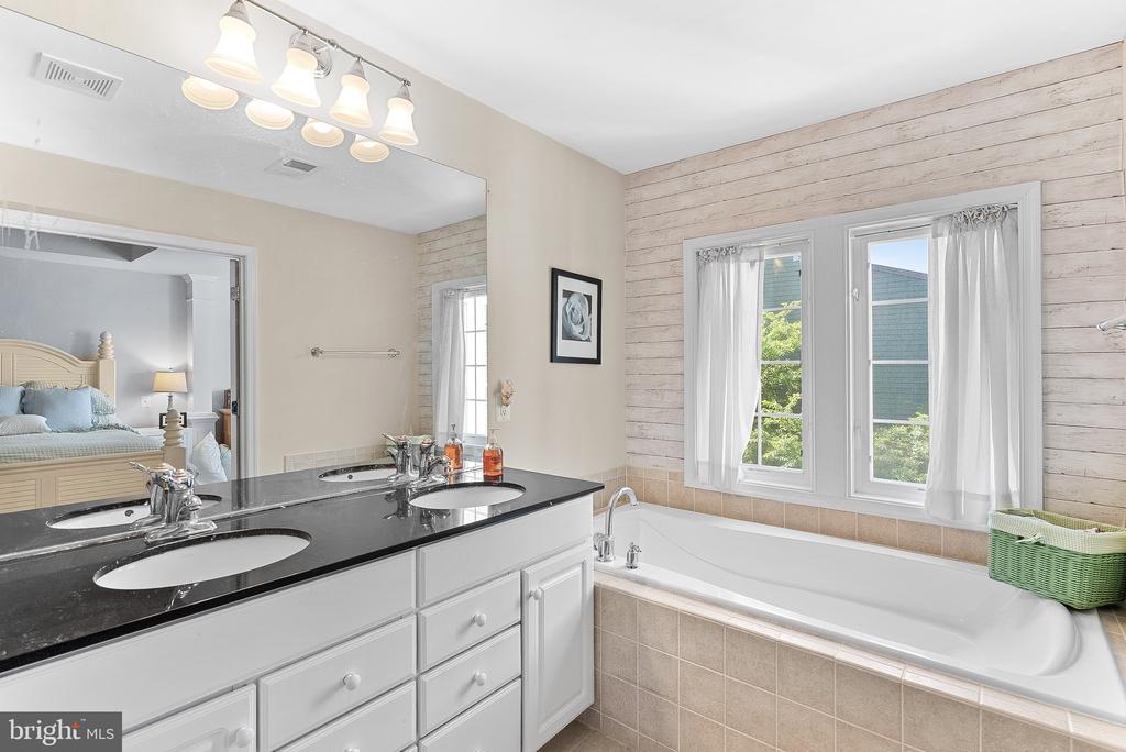211 GREAT LAUREL SQUARE SE