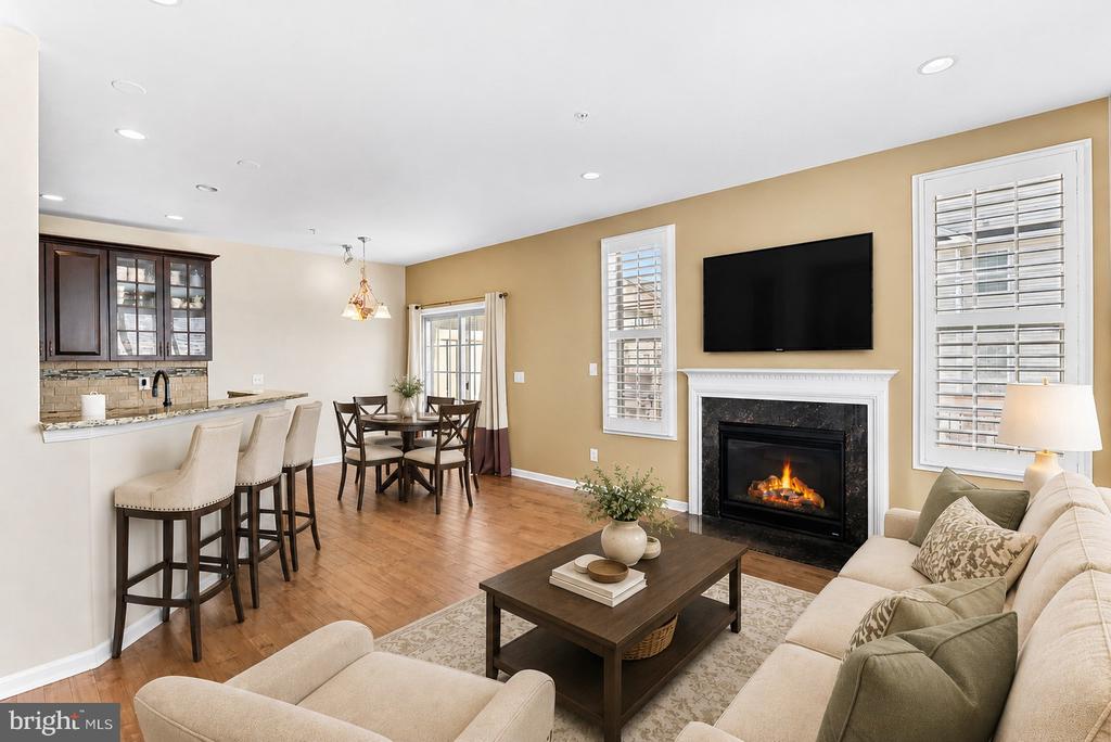 43117 SHORE SQUARE