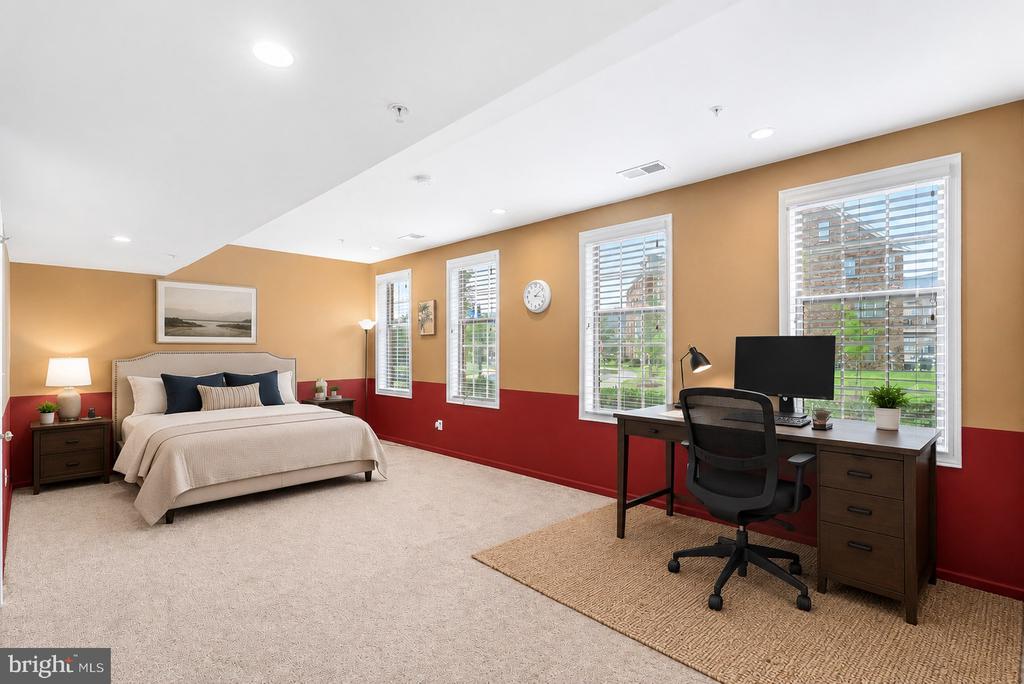 43117 SHORE SQUARE