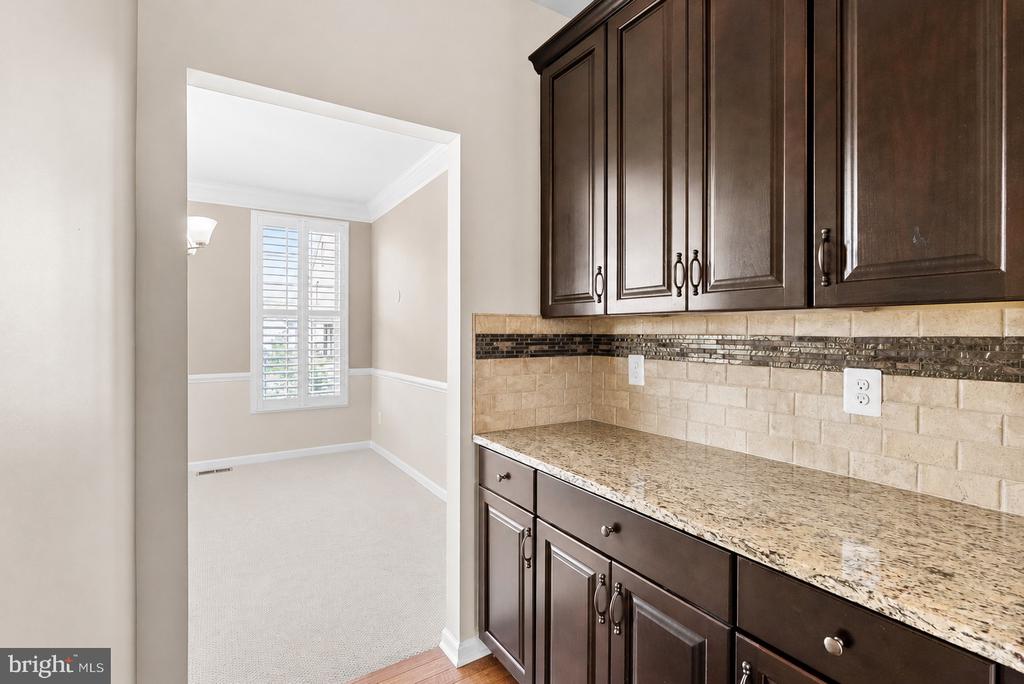43117 SHORE SQUARE