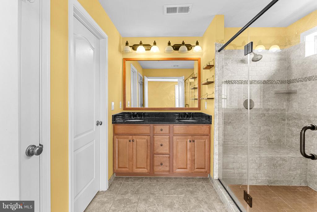 43117 SHORE SQUARE