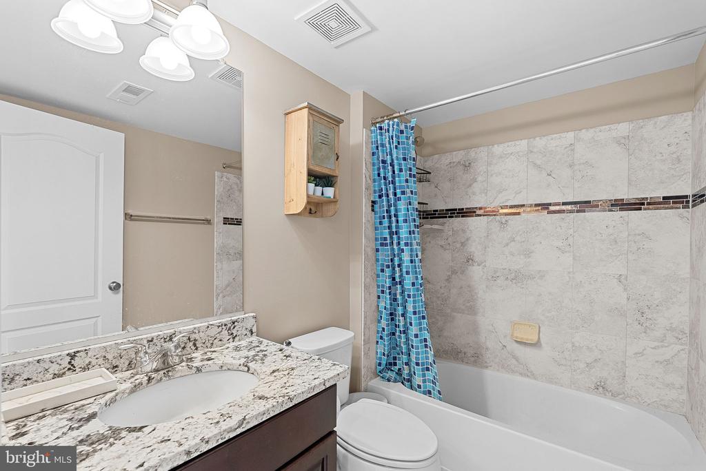 43117 SHORE SQUARE