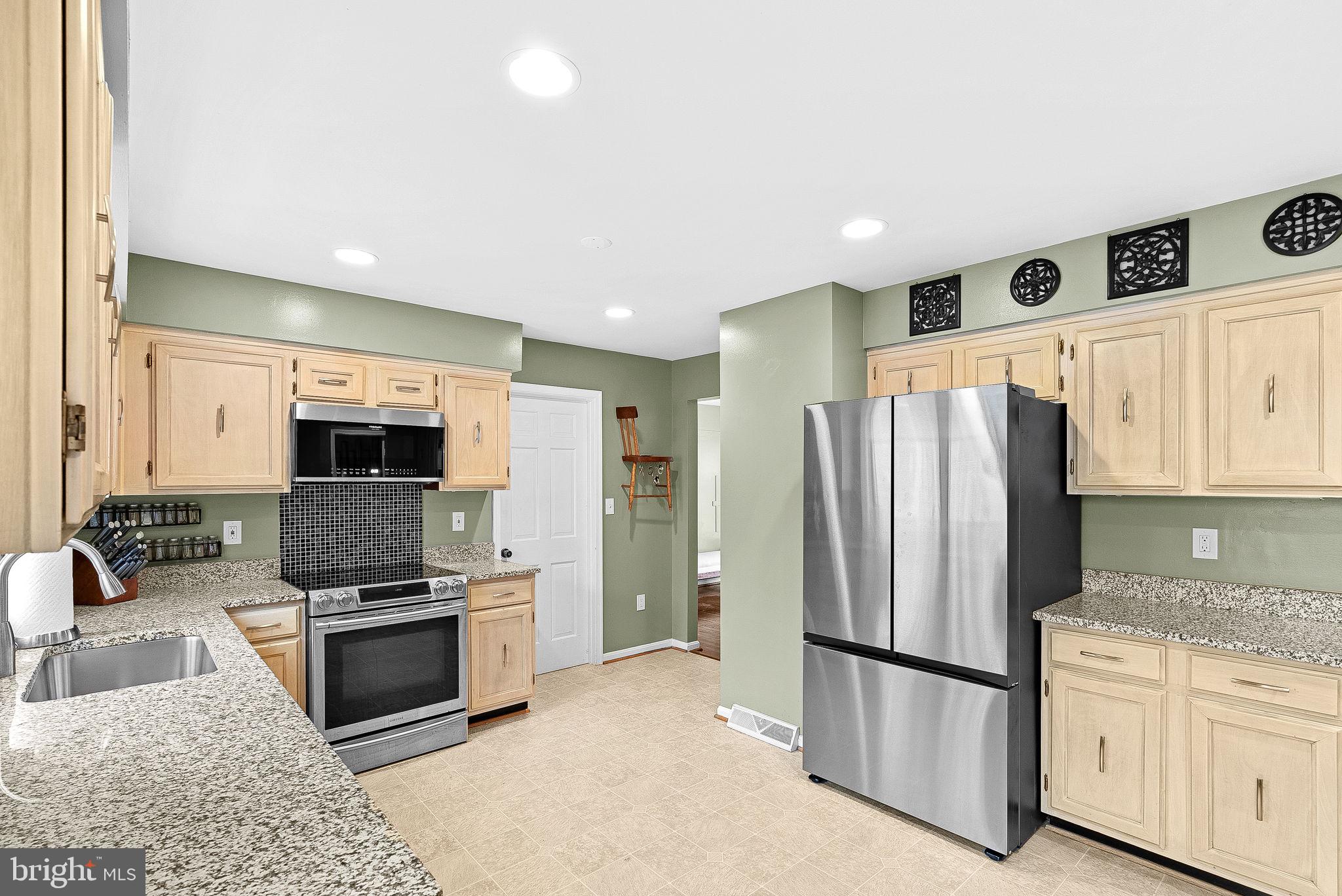 8129 BLANDSFORD DRIVE