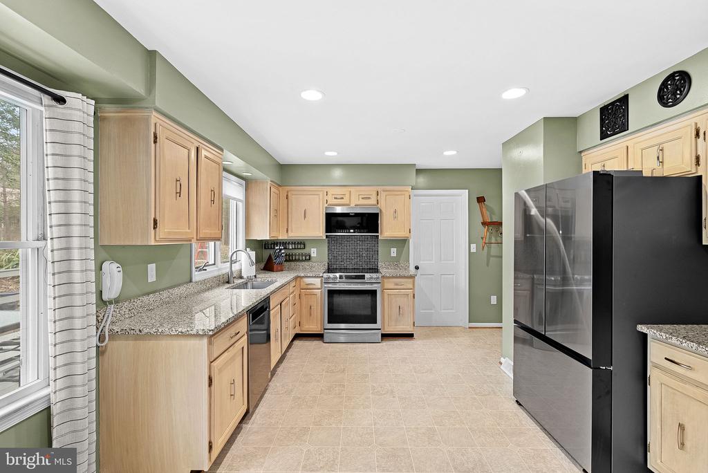 8129 BLANDSFORD DRIVE