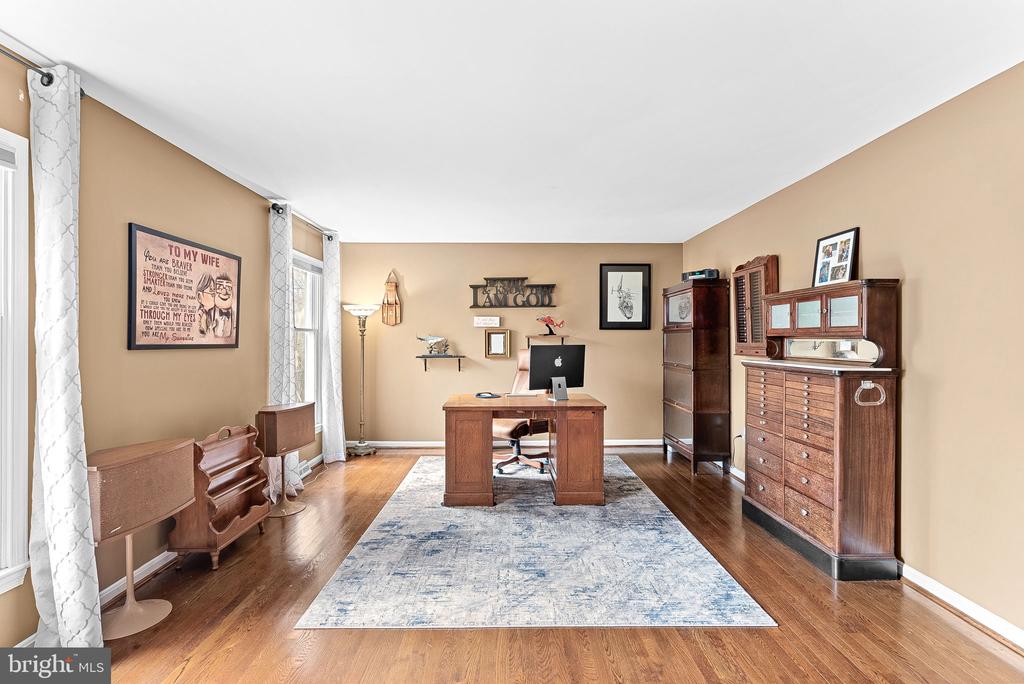 8129 BLANDSFORD DRIVE