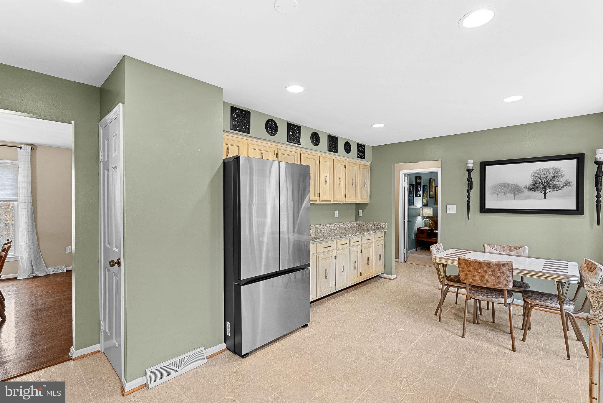 8129 BLANDSFORD DRIVE