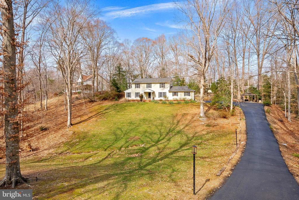 8129 BLANDSFORD DRIVE