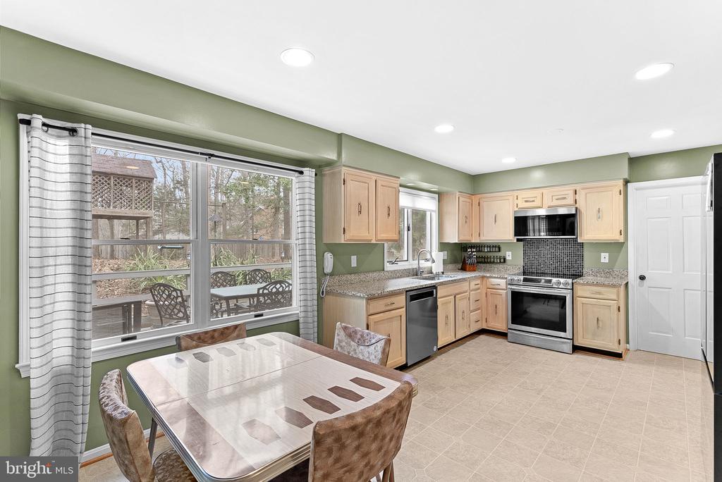 8129 BLANDSFORD DRIVE
